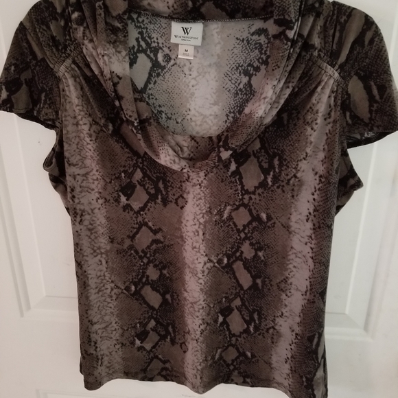 Ladies Tops - Picture 3 of 8